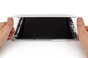 iPad Air disassemblato, mostra una batteria più piccola