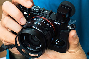 Sony RX1 R II: Full Frame da 42,4 megapixel e ottica F2