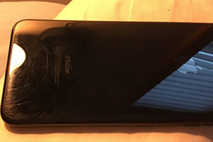 iPhone 7 Jet Black, graffi dopo 3 mesi di utilizzo