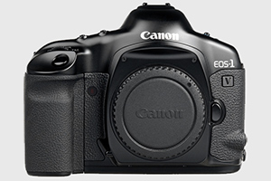 Canon EOS-1V: in pensione anche l'ultima reflex a pellicola Canon