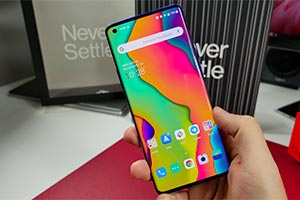 OnePlus 8 e 8 Pro: OxygenOS 10.5 con Android 10