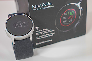  Omron HearthGuide: lo smartwatch che prova la pressione