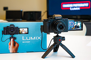 Panasonic Lumix G100: super compatta