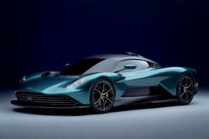 Nuova Aston Martin Valhalla