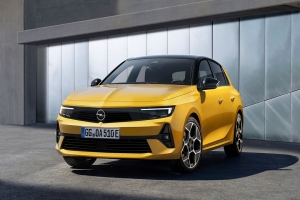 Nuova Opel Astra, il mito rinasce elettrificato