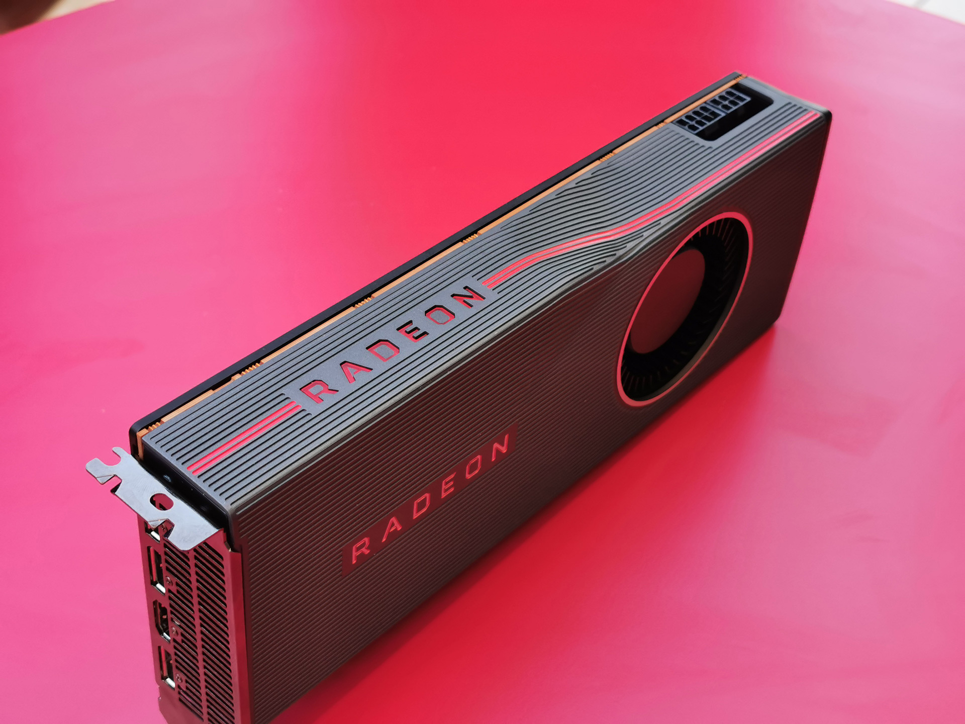 AMD Radeon RX 5700XT Foto 1 di 13 Hardware Upgrade