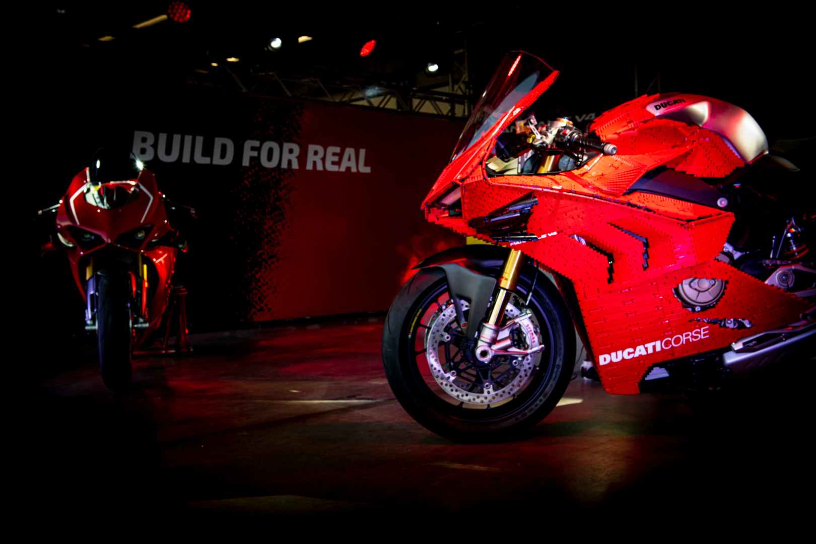 Ducati Panigale V4R, arriva la riproduzione Lego Technic - Due