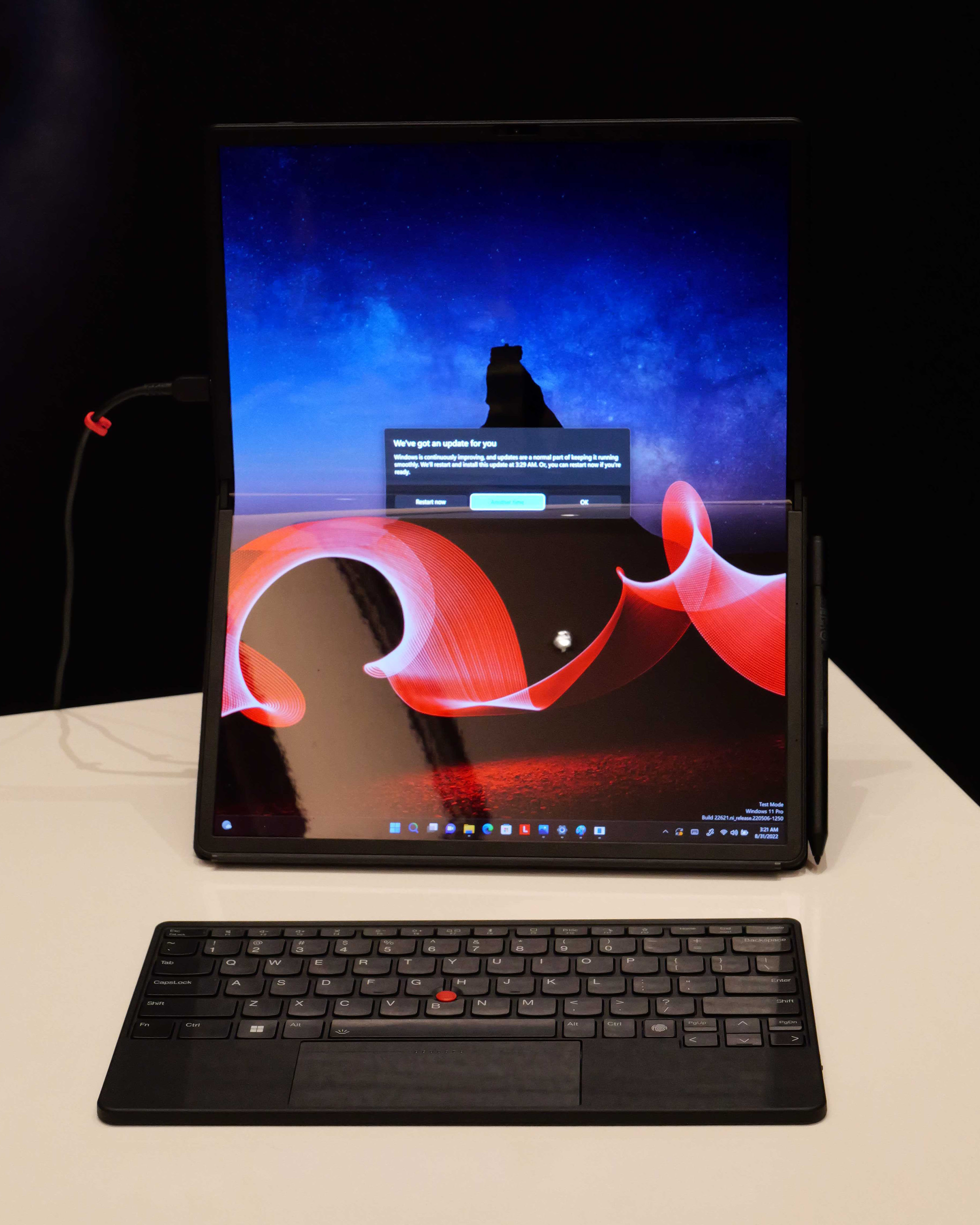 Lenovo ThinkPad X1 Fold: display da 16 pollici nello spazio di un