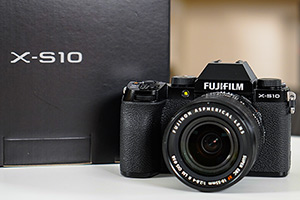 Fujifilm X-S10: piccola, pi semplice e stabilizzata