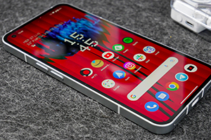 Nothing Phone (1): ecco Android 12 con NothingOS