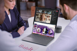 Lenovo porta un notebook con display arrotolabile al CES 2025